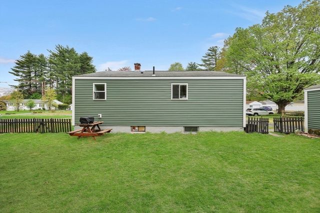 152 Shady Brook Ln, Springfield, MA 01118