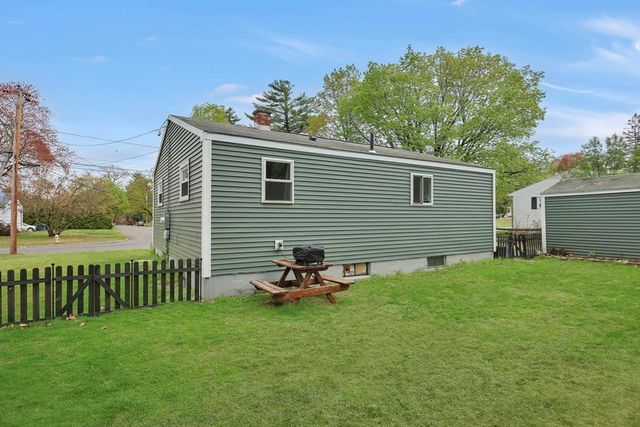 152 Shady Brook Ln, Springfield, MA 01118