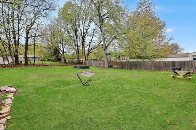 152 Shady Brook Ln, Springfield, MA 01118