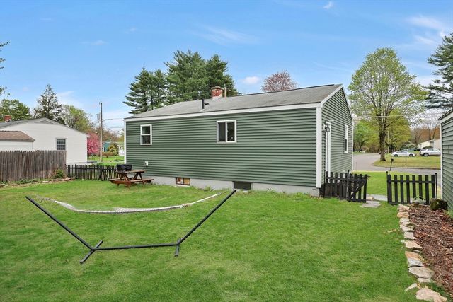 152 Shady Brook Ln, Springfield, MA 01118