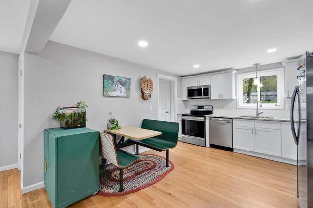 152 Shady Brook Ln, Springfield, MA 01118