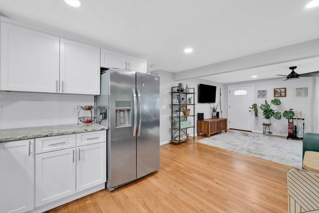 152 Shady Brook Ln, Springfield, MA 01118