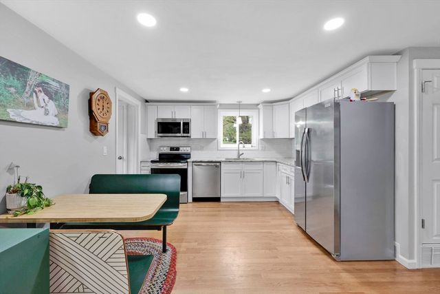 152 Shady Brook Ln, Springfield, MA 01118