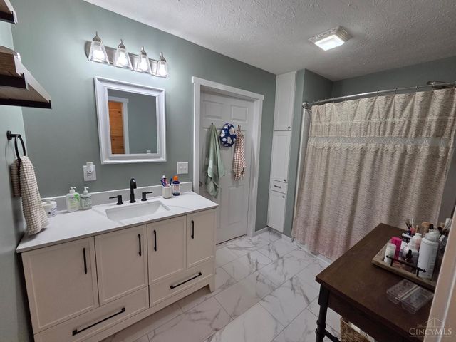 2256 Gibson Road, Martinsville, OH 45146