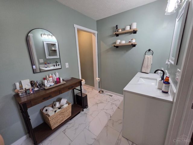 2256 Gibson Road, Martinsville, OH 45146