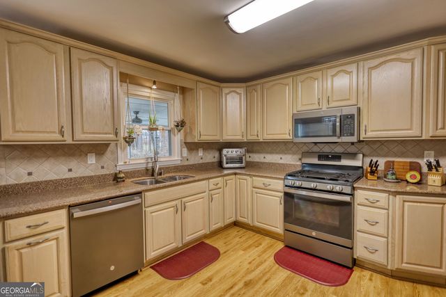 483 Villa Drive SW, Lilburn, GA 30047