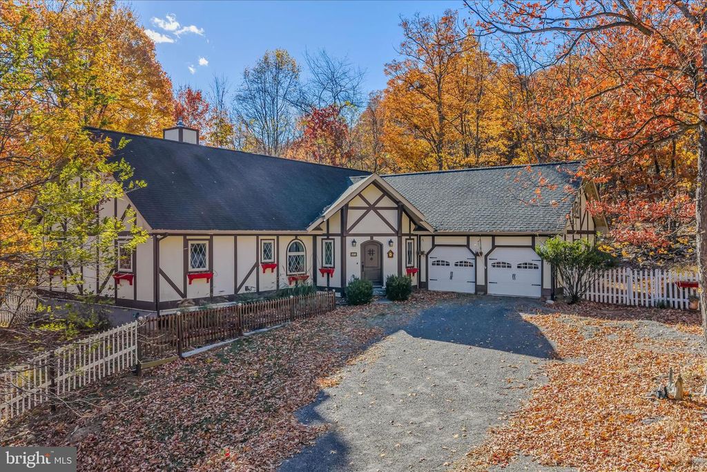 601 PARKSIDE TER, Berkeley Springs, WV 25411