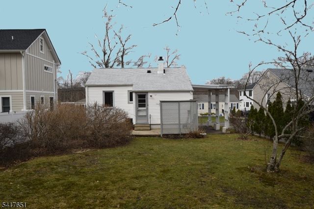 27 Grant Ave, New Providence Boro, NJ 07974