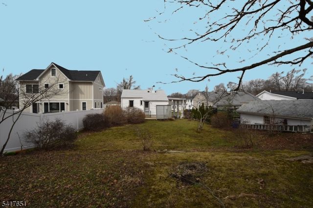 27 Grant Ave, New Providence Boro, NJ 07974