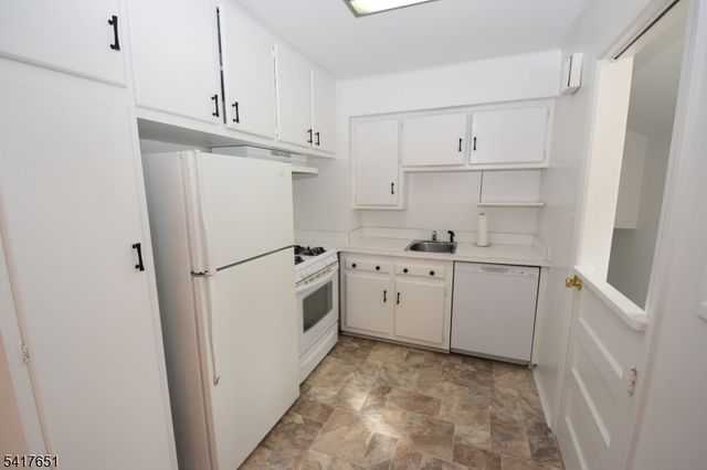 27 Grant Ave, New Providence Boro, NJ 07974