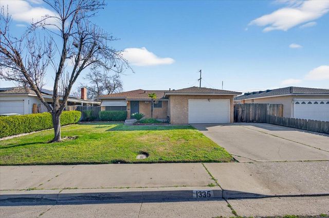 1335 Cindy Avenue, Clovis, CA 93612