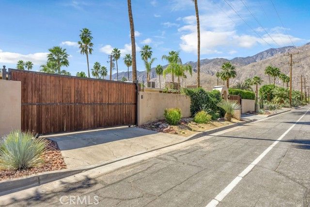 1455 E Sunny Dunes Road, Palm Springs, CA 92264