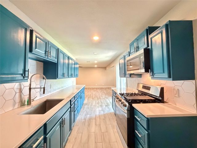 519 Price Drive, Lewisville, TX 75067