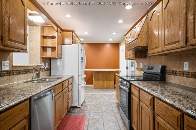 194 Shawnee Estates, Winfield, WV 25213