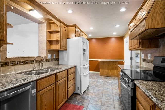 194 Shawnee Estates, Winfield, WV 25213