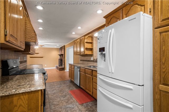 194 Shawnee Estates, Winfield, WV 25213
