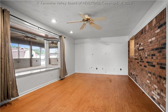 194 Shawnee Estates, Winfield, WV 25213
