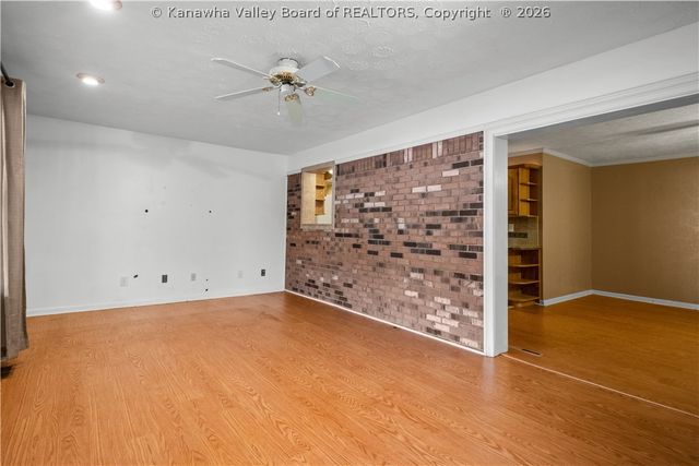 194 Shawnee Estates, Winfield, WV 25213