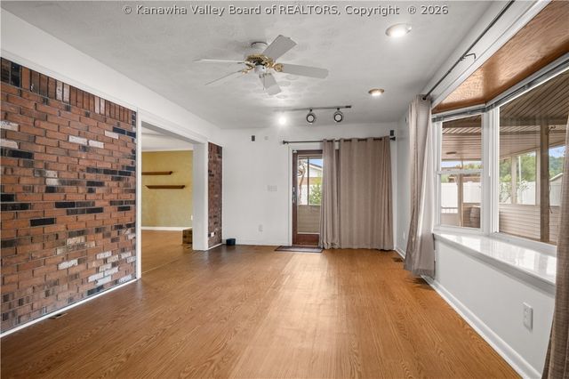 194 Shawnee Estates, Winfield, WV 25213