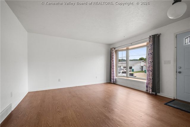 194 Shawnee Estates, Winfield, WV 25213