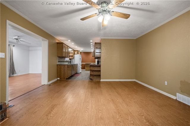 194 Shawnee Estates, Winfield, WV 25213