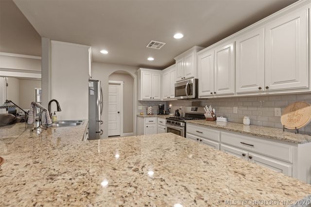 8434 N 77th Avenue, Owasso, OK 74055