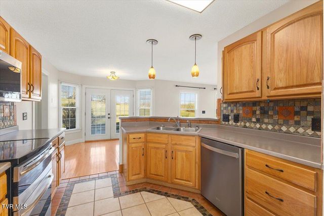 117 Barefoot Landing Drive, Blountville, TN 37617