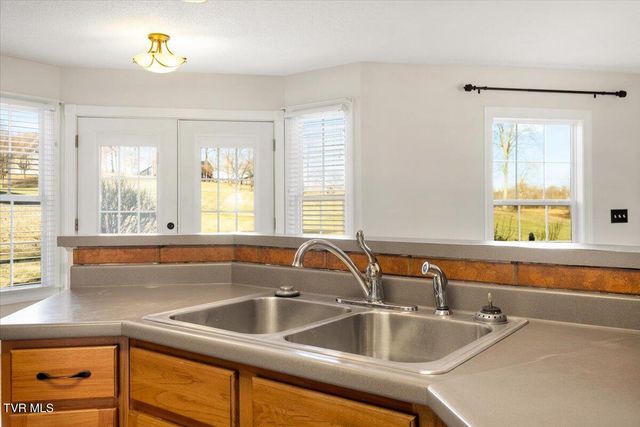 117 Barefoot Landing Drive, Blountville, TN 37617