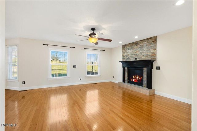 117 Barefoot Landing Drive, Blountville, TN 37617