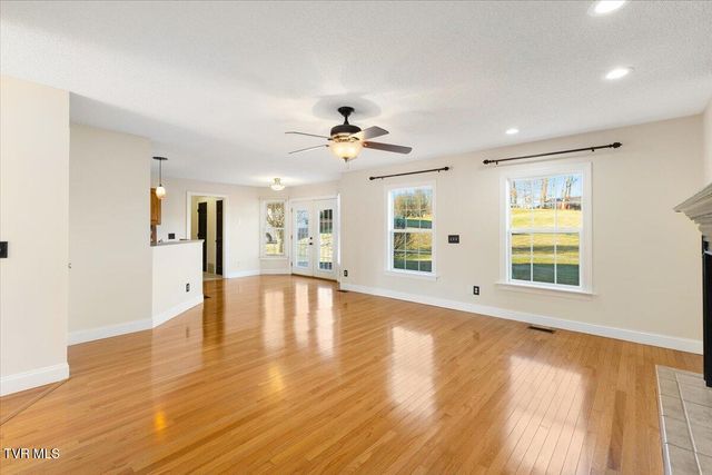 117 Barefoot Landing Drive, Blountville, TN 37617