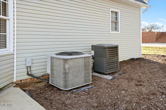 117 Barefoot Landing Drive, Blountville, TN 37617