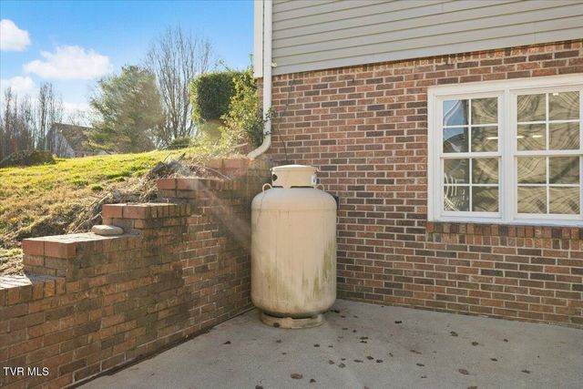 117 Barefoot Landing Drive, Blountville, TN 37617