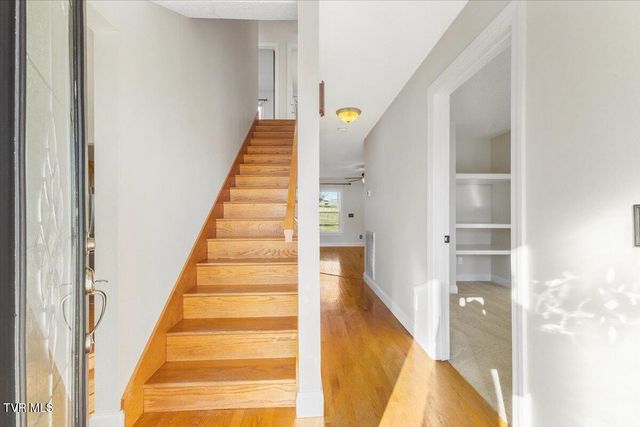 117 Barefoot Landing Drive, Blountville, TN 37617