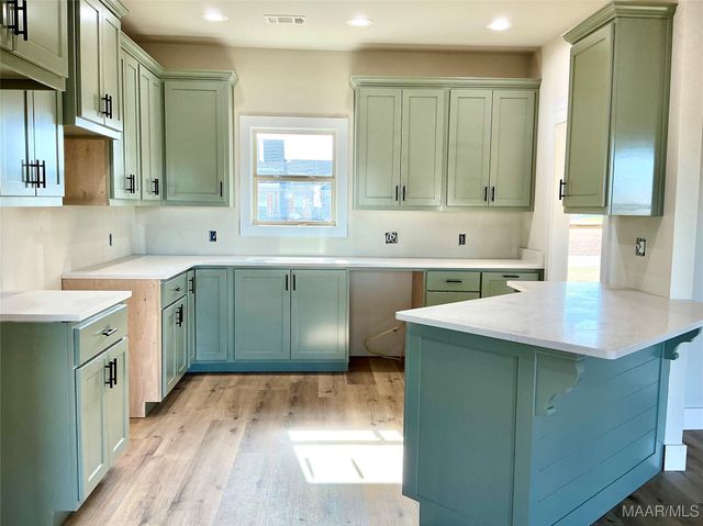 654 Chanlee Drive, Deatsville, AL 36022