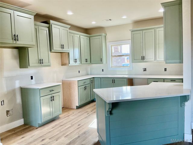 654 Chanlee Drive, Deatsville, AL 36022