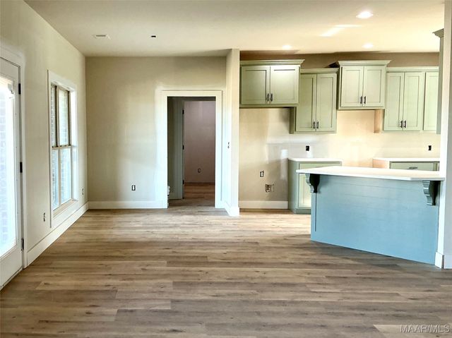 654 Chanlee Drive, Deatsville, AL 36022