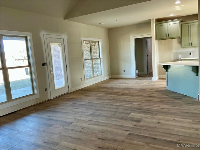 654 Chanlee Drive, Deatsville, AL 36022