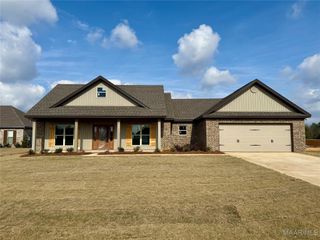 654 Chanlee Drive, Deatsville, AL 36022