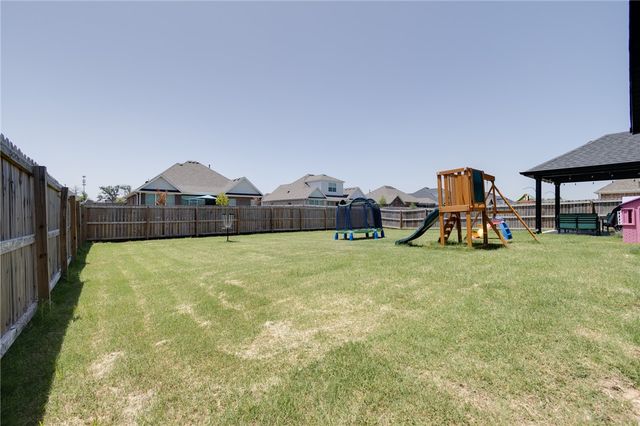 2006 W Gilligan Avenue, Rogers, AR 72758