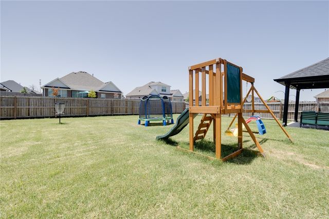 2006 W Gilligan Avenue, Rogers, AR 72758