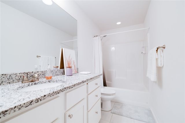 2006 W Gilligan Avenue, Rogers, AR 72758