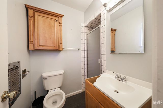 2208 Valencia Drive, Bakersfield, CA 93306