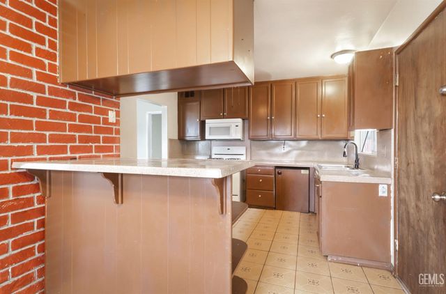 2208 Valencia Drive, Bakersfield, CA 93306