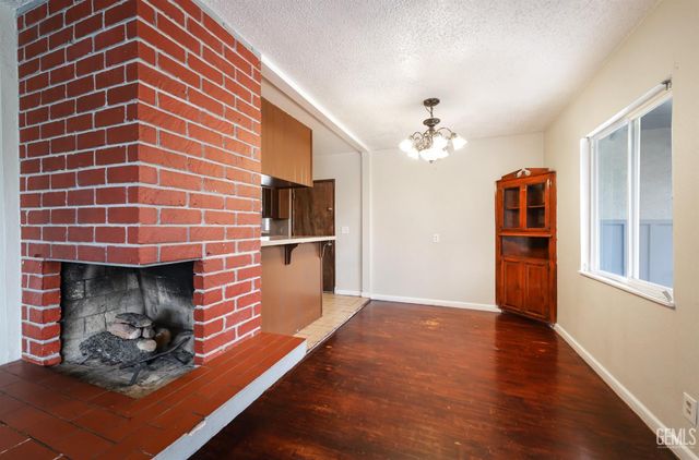 2208 Valencia Drive, Bakersfield, CA 93306