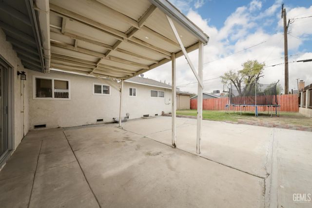 2208 Valencia Drive, Bakersfield, CA 93306