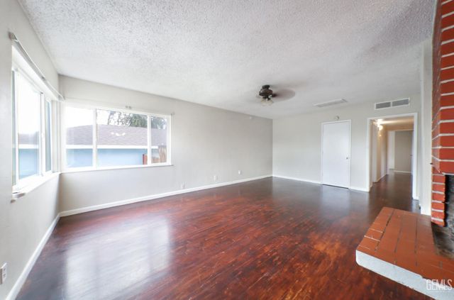 2208 Valencia Drive, Bakersfield, CA 93306