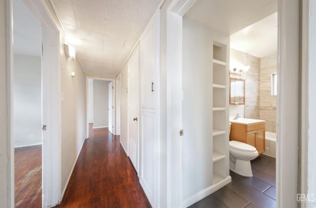 2208 Valencia Drive, Bakersfield, CA 93306