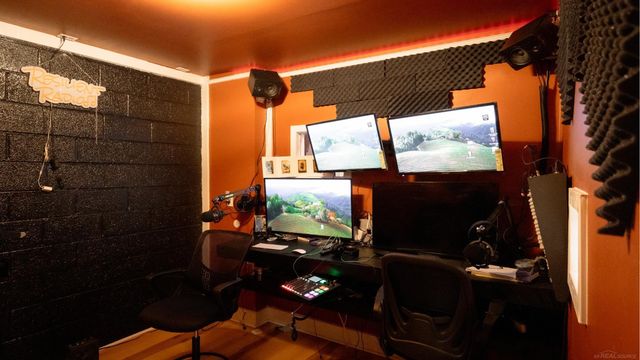 16813 Wyoming Street, Detroit, MI 48221