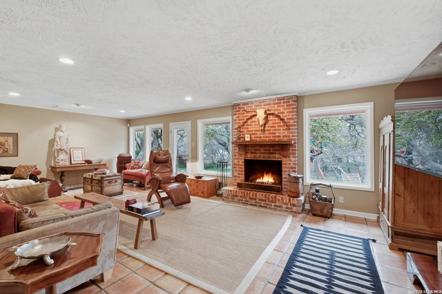 340 MUSTANG CIR, San Antonio, TX 78232