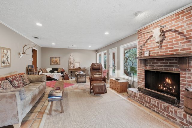 340 MUSTANG CIR, San Antonio, TX 78232